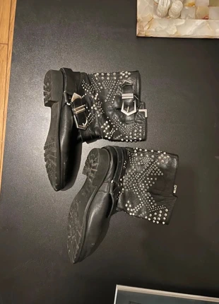 Bottines western cloutées, merk: Zara, staat: Veelgebruikt, maat: 38, € 20,00, € 21,70 inclusief Kopersbescherming