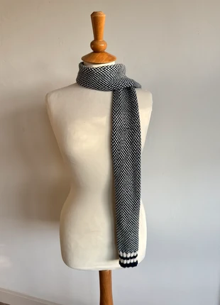 Vintage knit scarf white dark navy blue, merk: Vintage, staat: Heel goed, € 15,00, € 16,45 inclusief Kopersbescherming