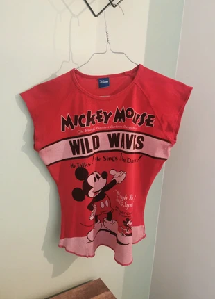 T-shirt vintage Mickey Mouse rouge, brand: Disney, condizioni: Buone, taglia: XXS / IT 36 / EU 32, €3.00, €3.85 include la Protezione acquisti