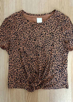 T-shirt court imprimé léopard - Neuf , brand: H&M, condizioni: Ottime, taglia: XS / IT 38 / EU 34, €2.00, €2.80 include la Protezione acquisti