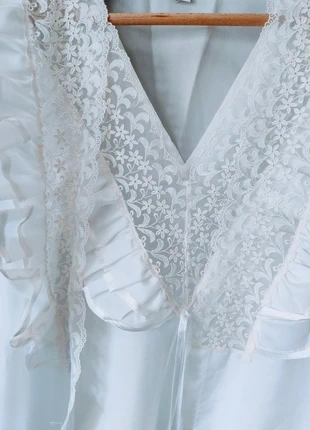 Coordinato bianco, camicia da notte e vestaglia anni ’70 , da corredo, merk: Vittoria manifatture, staat: Nieuw zonder prijskaartje, maat: M / 38 / 10, € 94,00, € 99,40 inclusief Kopersbescherming