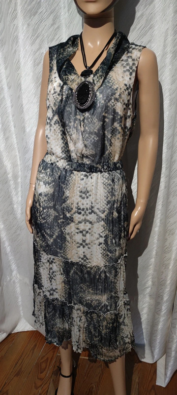 Ensemble top jupe longue plissee en voile imprime python FR 42 Vinted