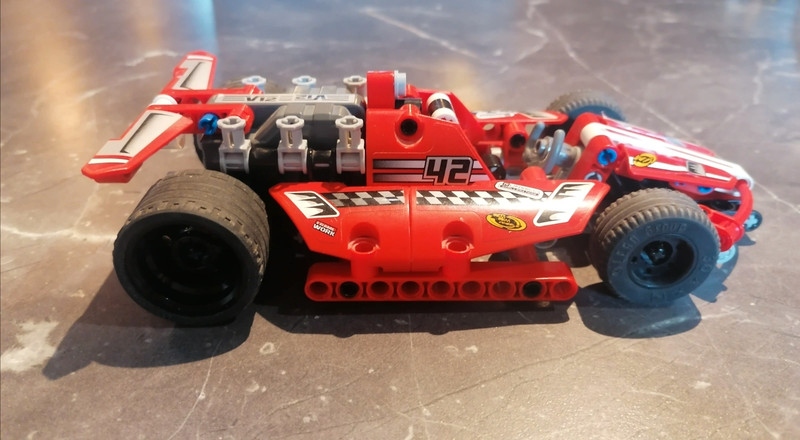 LEGO Technic - La voiture de course - 42011