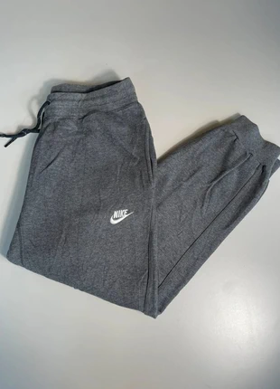 Pantalon de survêtement Nike gris taille M logo brodé blanc, brand: Nike, condizioni: Ottime, taglia: M, €19.90, €21.60 include la Protezione acquisti