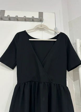 Petite robe noire élégante manches courtes col v évasée, marke: Boutique indépendante, zustand: Sehr gut, größe: M / 38 / 10, 15,00 €, 16,45 € inklusive Vinted-Käuferschutz