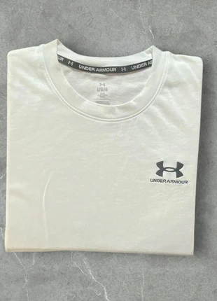 T-shirt Under Armour blanc logo noir – Taille L – 60% coton – Made in Malaysia, brand: Under Armour, condizioni: Ottime, taglia: L, €15.00, €16.45 include la Protezione acquisti
