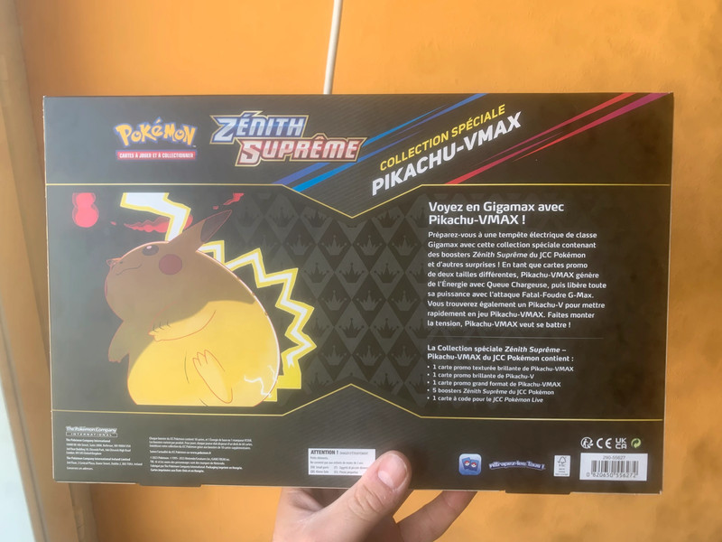 Coffret Pokémon zénith suprême Pikachu