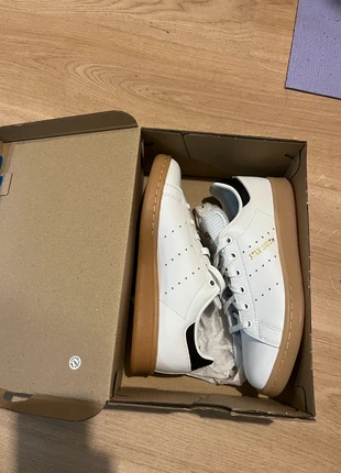 Paire de basket Adidas Stan Smith taille 36,5 neuve et étiquetée, brand: adidas, condition: New with tags, size: 36.5, €50.00, €53.20 includes Buyer Protection Pro