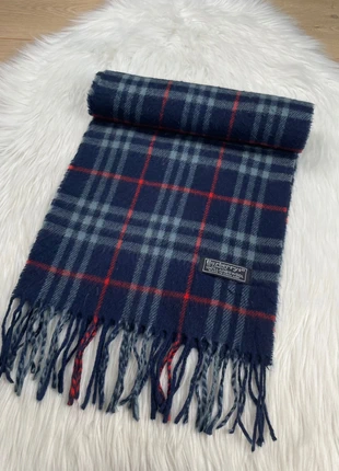 Écharpe Burberry vintage bleu marine 100% laine made in England, marke: Burberry, zustand: Sehr gut, 50,00 €, 53,20 € inklusive Vinted-Käuferschutz