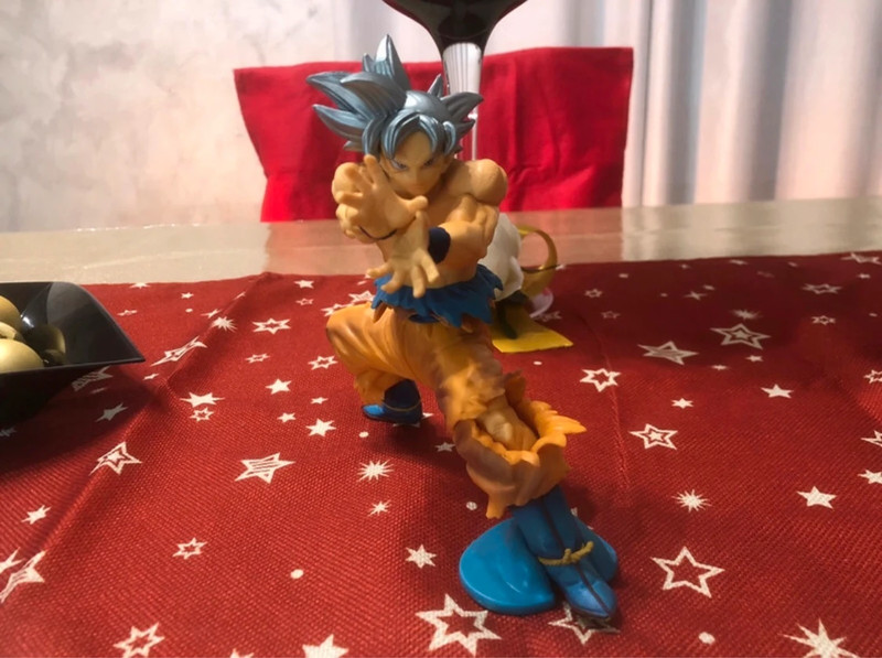 Action figure Goku Ultra Istinto Dragon Ball Super 2