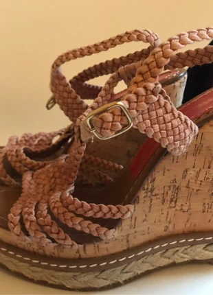 Prachtige sleehak gekocht bij Paul Warmer , merk: Paloma Barcelo, staat: Heel goed, maat: 39, € 40,00, € 42,70 inclusief Kopersbescherming