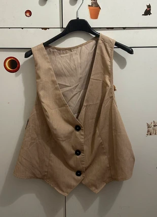 Beige sleeveless vest with deep v-neck, marque: Shein, état: Neuf sans étiquette, taille: L / 40 / 12, 2,00 €, 2,80 € Protection acheteurs incluse