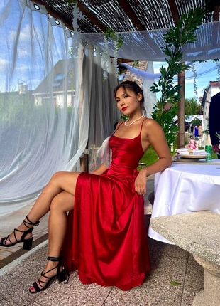 Robe longue satinée rouge - Dos lacé, coupe élégante, marque: aclosy, état: Très bon état, taille: M / 38 / 10, 30,00 €, 32,20 € Protection acheteurs incluse