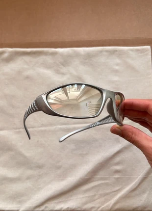 Unique y2k “Shark” semi-transparent Sunglasses, marque: Vintage Dressing, état: Très bon état, 11,00 €, 12,25 € Protection acheteurs incluse