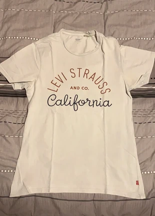 T-shirt Levis, marke: Levi's, zustand: Sehr gut, größe: S, 4,00 €, 4,90 € inklusive Vinted-Käuferschutz