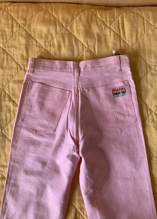 Jeans rosa vintage Clark a zampa – taglio e colore unici, marke: Clark, zustand: Neu, größe: XS / 34 / 6, 3,00 €, 3,85 € inklusive Vinted-Käuferschutz