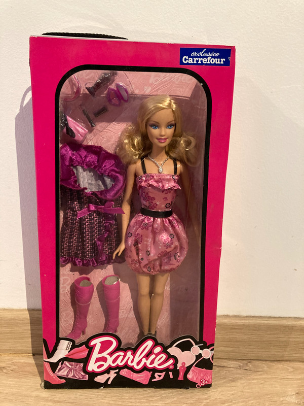 Poupée Barbie exclusivité Carrefour 2010