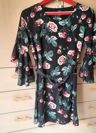 Vestito corto nero con rose , estado: Nuevo sin etiquetas, tamaño: Talla única, 9,00 €, 10,15 € Protección al comprador incluida