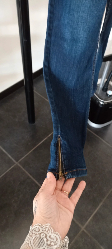 Jeans avec fermeture eclair dans le bas elathastane taille tres bien Vinted