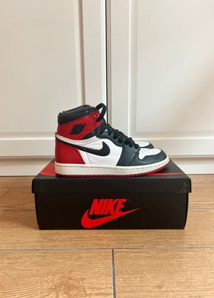 Jordan 1 Retro High Satin Black Toe (W) / stockX / Nike / streetwear / vintage, brand: Jordan, condizioni: Nuovo senza cartellino, taglia: 38, €290.00, €305.20 include la Protezione acquisti