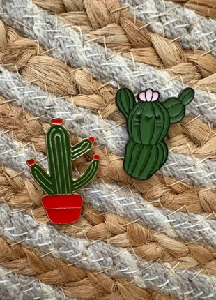 Lot de 2 pins cactus, marca: Cactus, estado: Muito bom, €5.00, €5.95 inclui Proteção do Comprador Pro