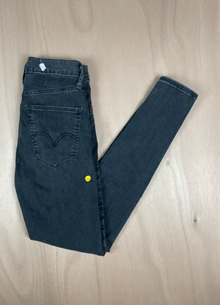 Jean levis femme taille haute coupe skinny W26-36FR L28 noir élastique sans patch, brand: Levi's, condizioni: Ottime, taglia: S / IT 40 / EU 36, €15.00, €16.45 include la Protezione acquisti Pro