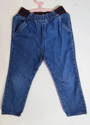 Pantalón vaquero de verano Zara, merk: Zara, staat: Heel goed, maat: 5 jaar / 110 cm, € 12,00, € 13,30 inclusief Kopersbescherming