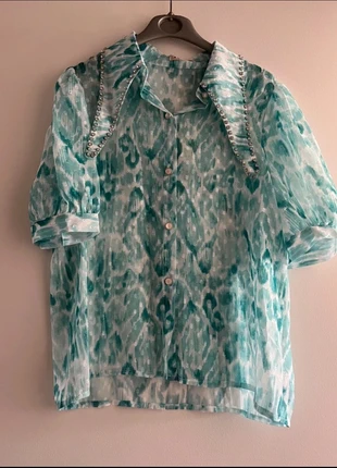 Chemisier vert avec détails col, merk: AZARA PARIS, staat: Nieuw zonder prijskaartje, maat: Universele maat, € 10,00, € 11,20 inclusief Kopersbescherming