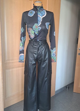 Pantalon simili t.34, marque: Bershka, état: Bon état, taille: XS / 34 / 6, 5,50 €, 6,48 € Protection acheteurs incluse