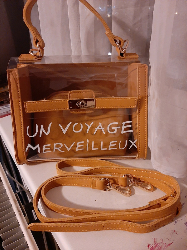 Un Voyage Merveilleux tas Vinted