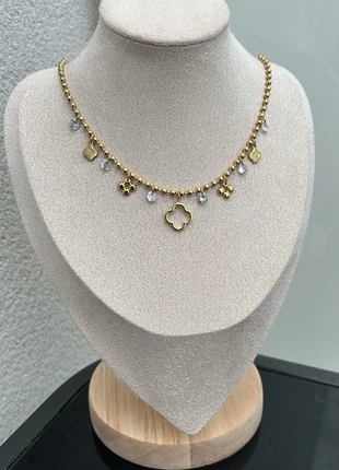 Collier doré à breloques trèfles en acier inoxydable, staat: Heel goed, € 12,50, € 13,83 inclusief Kopersbescherming Pro