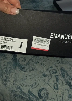 Vendo bellissimi e nuovissimi stivali alti collezione 2023 emanuelle vee TG.38, brand: Emanuélle Vee, condizioni: Ottime, taglia: 38, €30.00, €32.20 include la Protezione acquisti