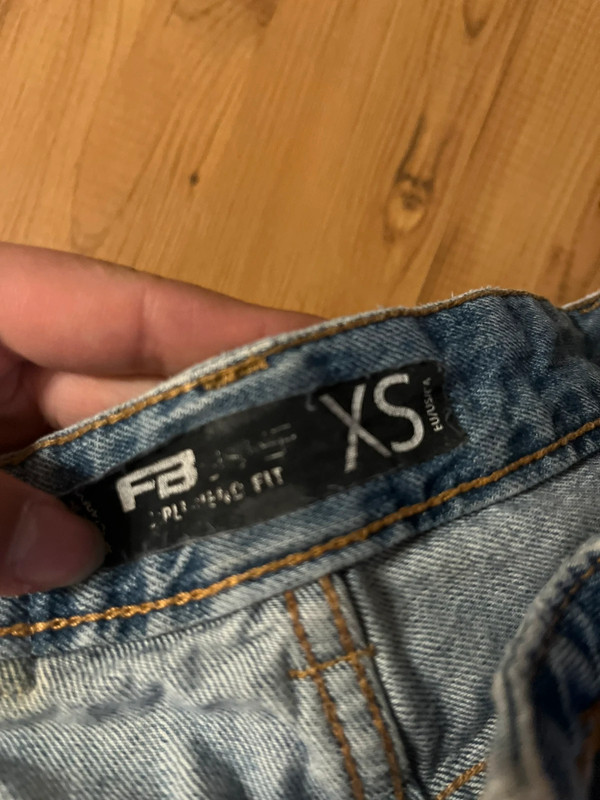 Jeans mit Löcher XS 3