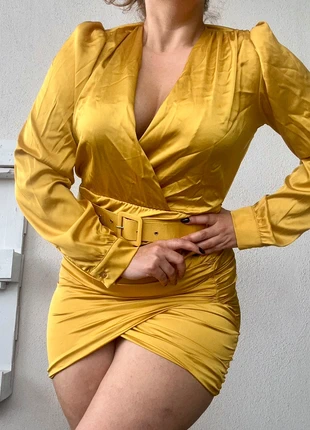 Sexy Abito in Simil Raso Oro + Cintura in Regalo, merk: Made In Italy, staat: Nieuw met prijskaartje, maat: Universele maat, € 6,50, € 7,53 inclusief Kopersbescherming