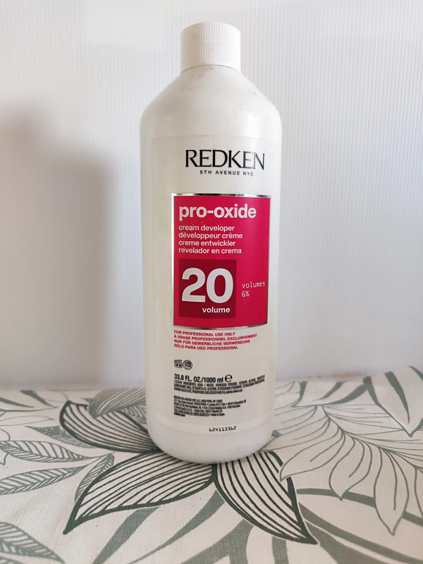 Redken pro oxide 20 volumes 6% 1000ml valeur 20€ à utiliser 18 mois après ouverture