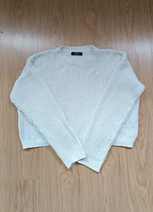 Suéter blanco Bershka de punto. Estilo cropped, marca: Bershka, estado: Muy bueno, tamaño: M / 38 / 10, 4,00 €, 4,20 € Protección al comprador incluida