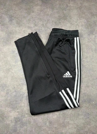 Jogging Adidas | Taille M | Couleur Noir, marque: adidas, état: Très bon état, taille: M, 18,00 €, 19,60 € Protection acheteurs (Pro) incluse