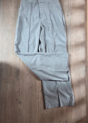 Pantalon tailleur gris Uniqlo comme neuf, marque: Uniqlo, état: Très bon état, taille: S / 36 / 8, 12,00 €, 13,30 € Protection acheteurs incluse