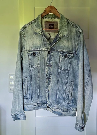 Quiksilver Jeansjacke L – 100% Baumwolle, Mid Wash, merk: Quiksilver, staat: Heel goed, maat: L, € 12,00, € 13,30 inclusief Kopersbescherming