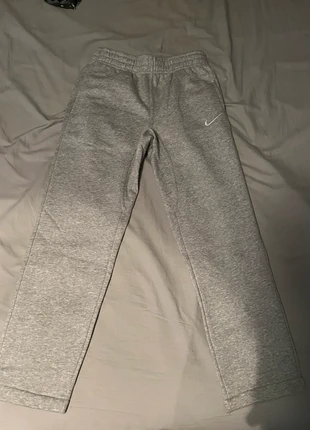 jogging nike solo swoosh gris S, marke: Nike, zustand: Neu, mit Etikett, größe: S, 60,00 €, 63,70 € inklusive Vinted-Käuferschutz