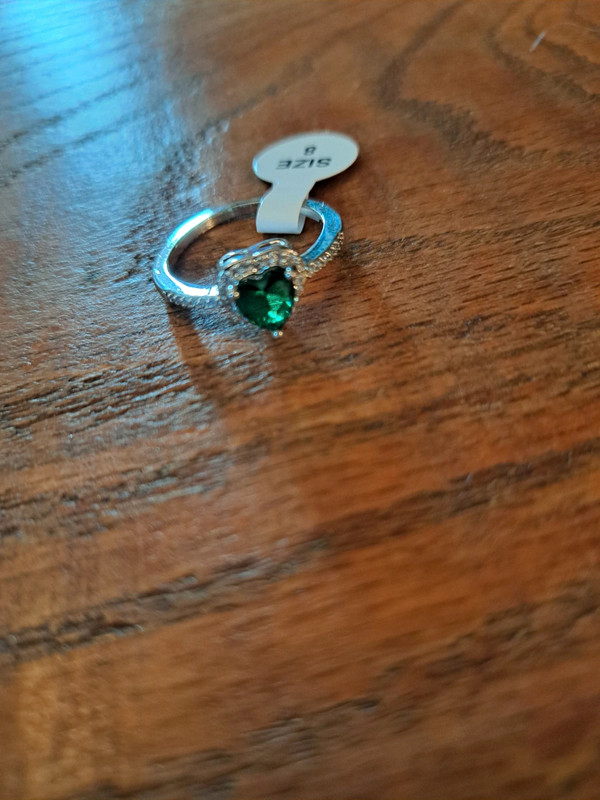 Silver and green rhinestone heart ring size 8 3