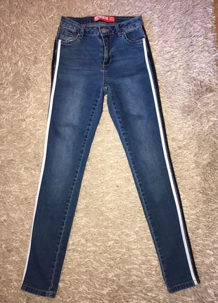 Jean skinny , marke: Jennyfer, zustand: Sehr gut, größe: XXS / 32 / 4, 3,50 €, 4,38 € inklusive Vinted-Käuferschutz