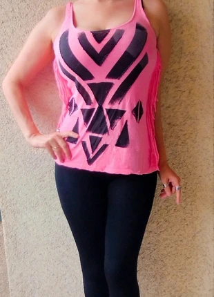 Camiseta Bershka con flecos y estampados, marque: Bershka, état: Très bon état, taille: S / 36 / 8, 13,00 €, 14,35 € Protection acheteurs incluse