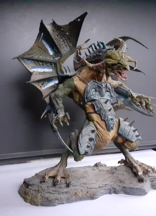Figurine Mcfarlanes Dragon, marke: McFarlane Toys, zustand: Gut, größe: Frühchen, bis 44, 10,00 €, 11,20 € inklusive Vinted-Käuferschutz