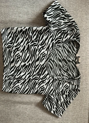 Maglietta zebrata corta, marque: Stradivarius, état: Très bon état, taille: XS / 34 / 6, 7,00 €, 8,05 € Protection acheteurs incluse