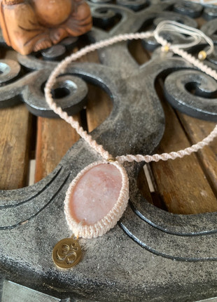 Collier en micro macramé avec pendant OM, marque: Macrame, état: Neuf sans étiquette, 14,99 €, 16,44 € Protection acheteurs incluse