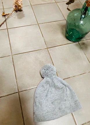 Bonnet gris clair Jacadi , merk: Jacadi, staat: Heel goed, maat: 1-2 jaar, 49 cm, € 8,00, € 9,10 inclusief Kopersbescherming