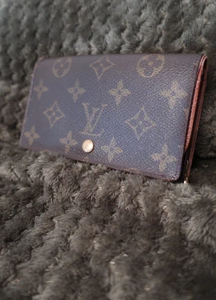 Louis Vuitton Porte-Monnaie Compact, marque: Louis Vuitton, état: Bon état, 140,00 €, 147,70 € Protection acheteurs incluse
