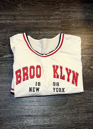 Blouse Brooklyn, marque: Shein, état: Très bon état, taille: M / 38 / 10, 4,99 €, 5,94 € Protection acheteurs incluse