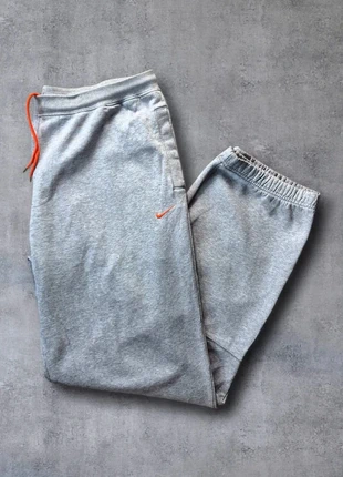 Pantalon – Nike – Taille L – Gris et orange – coupe baggy – Très bon état, merk: Nike, staat: Heel goed, maat: L, € 29,00, € 31,15 inclusief Kopersbescherming